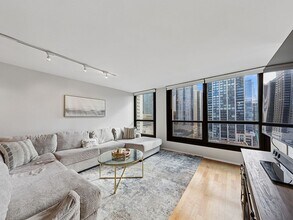 1030 N State St, Unit 55 in Chicago, IL - Foto de edificio - Building Photo