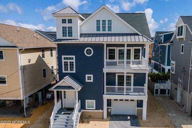 property at 117 Lyndhurst Dr