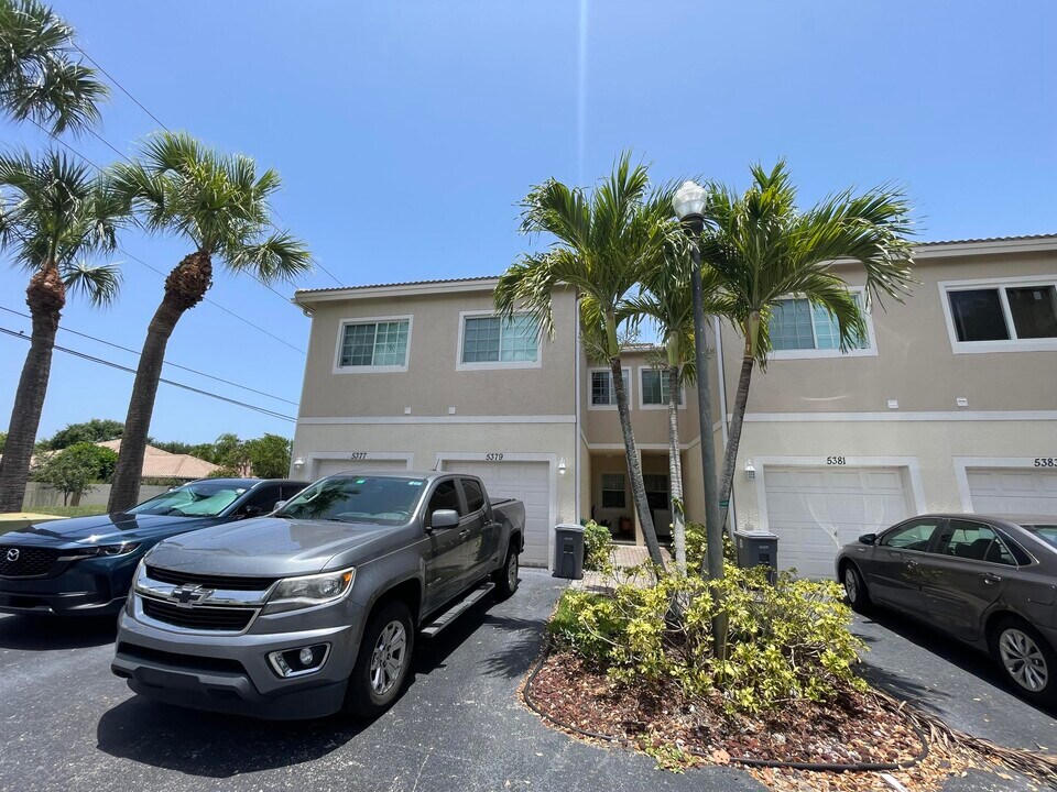 5379 Via Delray Blvd in Delray Beach, FL - Building Photo