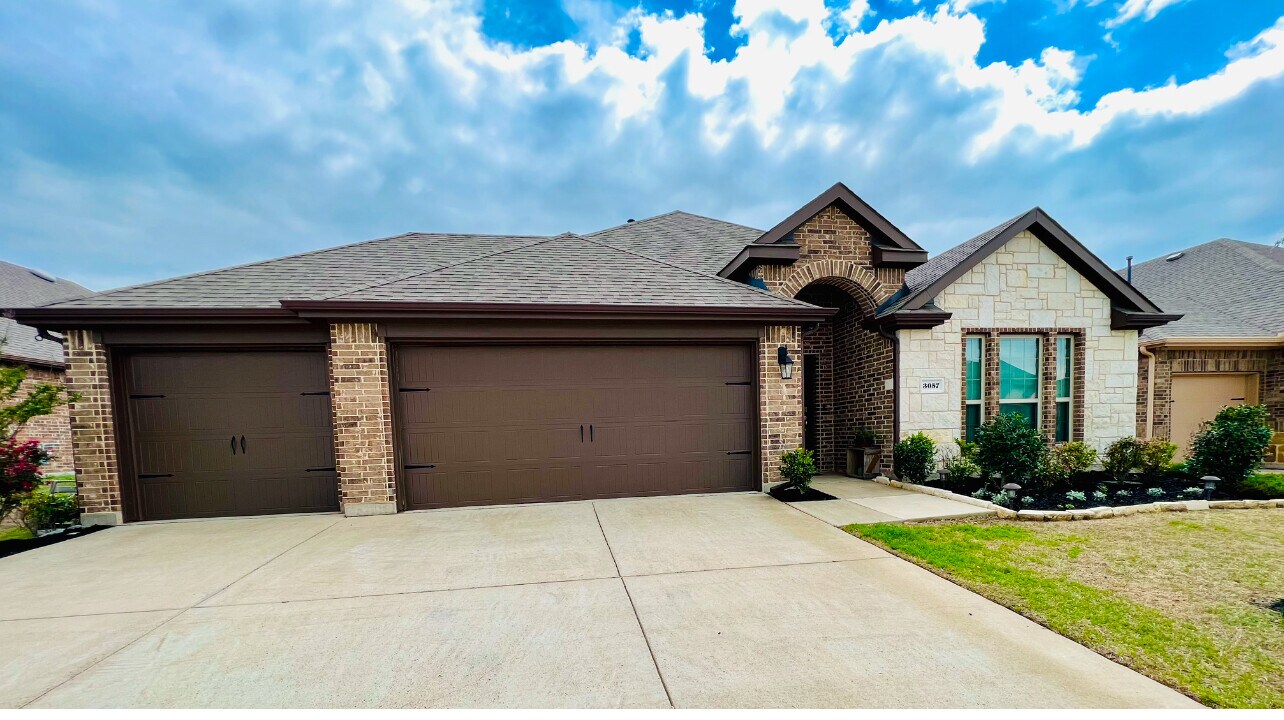 3057 Maverick Dr in Heath, TX - Foto de edificio