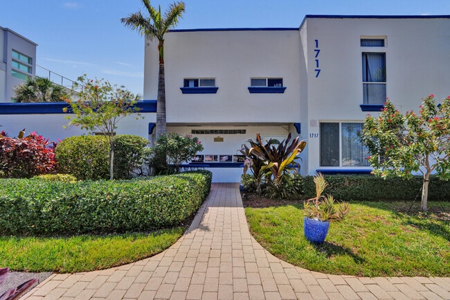 property at 1717 N Riverside Dr