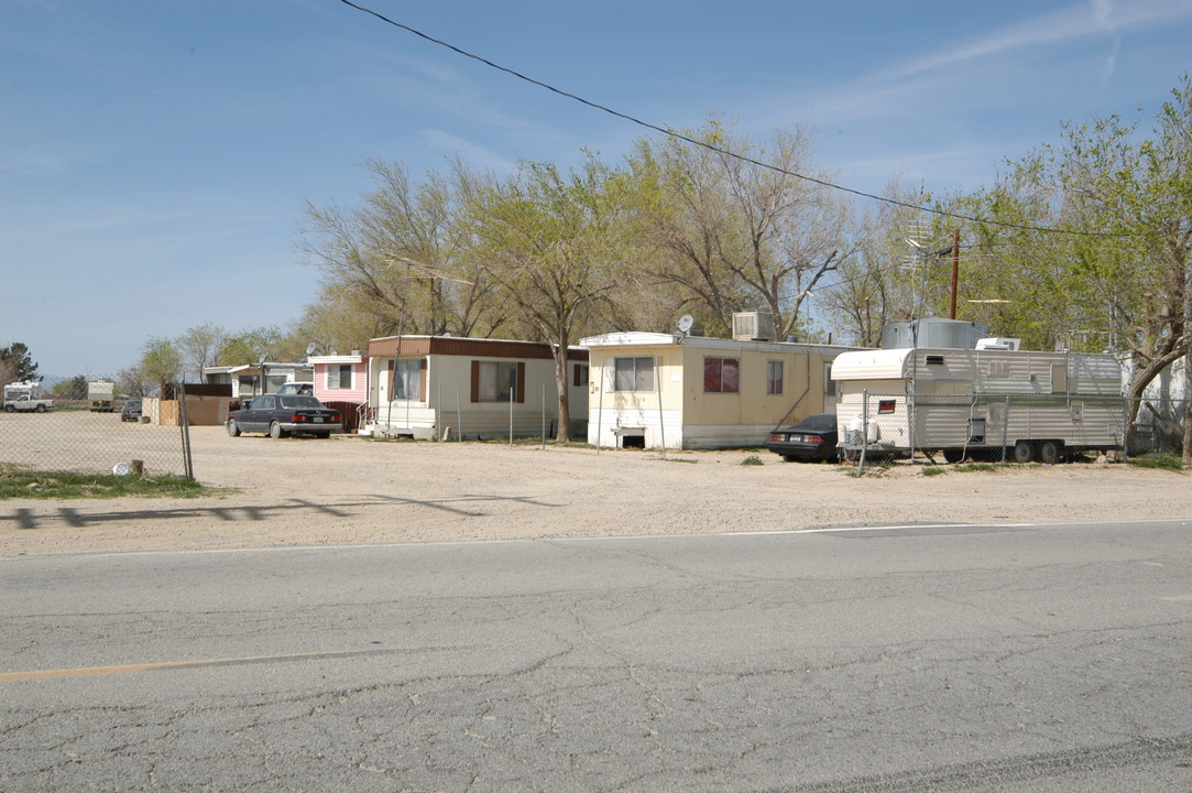 47455 N Division St in Lancaster, CA - Building Photo