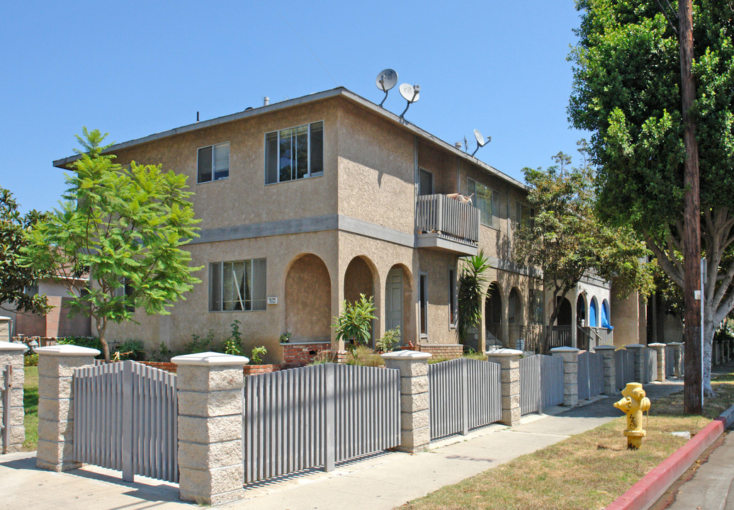 3872 Huron Ave in Culver City, CA - Building Photo