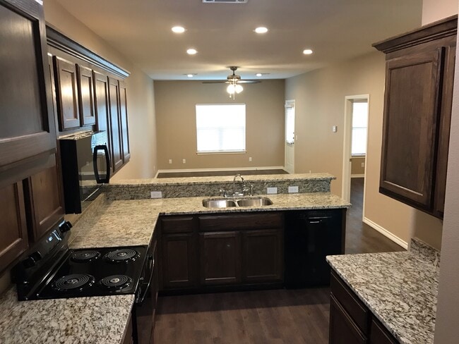 615 Pecan Ct, Unit 615 in Paris, TX - Foto de edificio - Building Photo