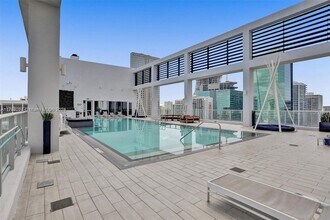 151 SE 1st St, Unit 2206 in Miami, FL - Building Photo - Building Photo