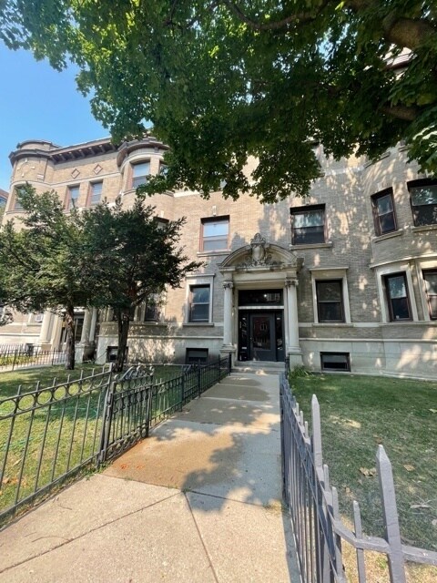 670 W Sheridan Rd-Unit -2 in Chicago, IL - Building Photo