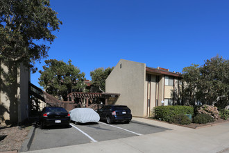 Crown Point Apartments in San Diego, CA - Foto de edificio - Building Photo