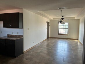 506 Norwich Loop in Laredo, TX - Foto de edificio - Building Photo