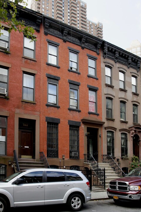 446 W 44th St in New York, NY - Building Photo