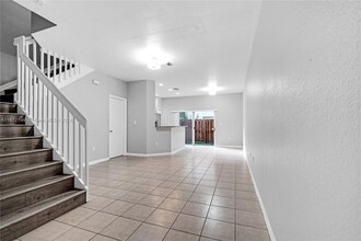 8526 NW 107th Passage in Doral, FL - Building Photo - Building Photo