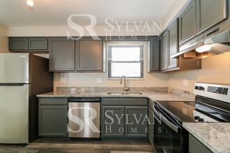 98 Carmella Dr in White Oak, PA - Building Photo - Building Photo