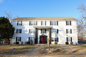 Bear Place in Springfield, MO - Foto de edificio - Building Photo