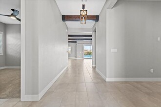 7162 Noble Crst Ct in Las Vegas, NV - Building Photo - Building Photo