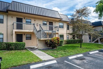 141 NW 93rd Ave, Unit 102 in Pembroke Pines, FL - Building Photo - Building Photo