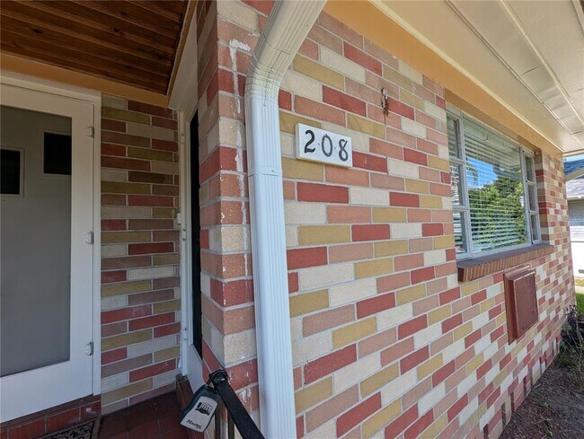 208 12th Ave N in St. Petersburg, FL - Foto de edificio - Building Photo
