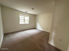 1047 Broadway in Rensselaer, NY - Building Photo - Building Photo