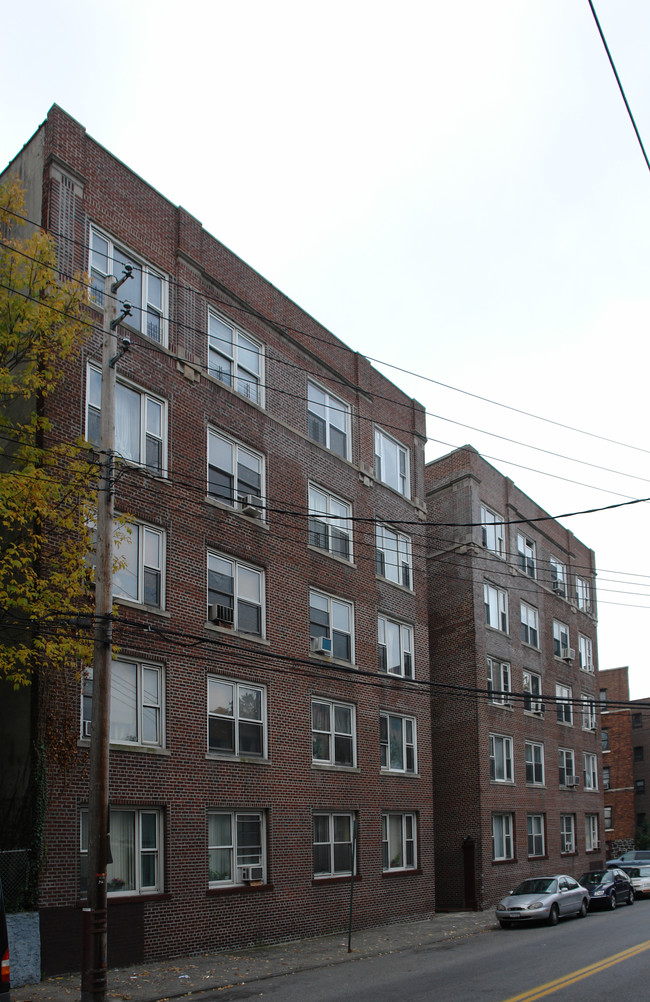 154 Radford St in Yonkers, NY - Foto de edificio - Building Photo