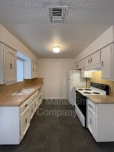 1022 W Clinton Ave in Fresno, CA - Building Photo - Building Photo