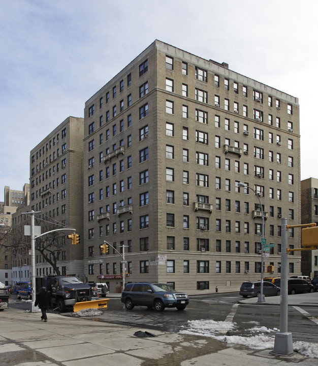 130 Fort Washington Avenue in New York, NY - Building Photo