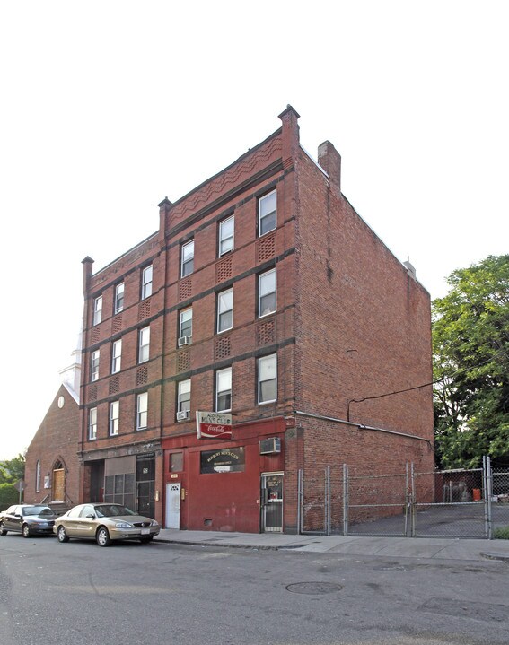 608 Shawmut Ave in Boston, MA - Building Photo