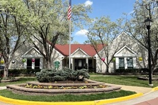 Oaks of Woodlawn in Alexandria, VA - Building Photo