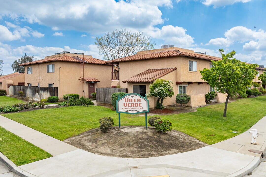 Villa Verde Condominiums in Hanford, CA - Foto de edificio