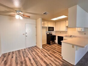 8205 Laborough Dr in Bakersfield, CA - Building Photo - Building Photo