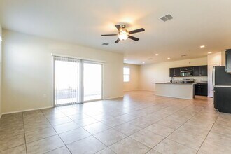 5182 E Sharbel Rd in San Tan Valley, AZ - Foto de edificio - Building Photo