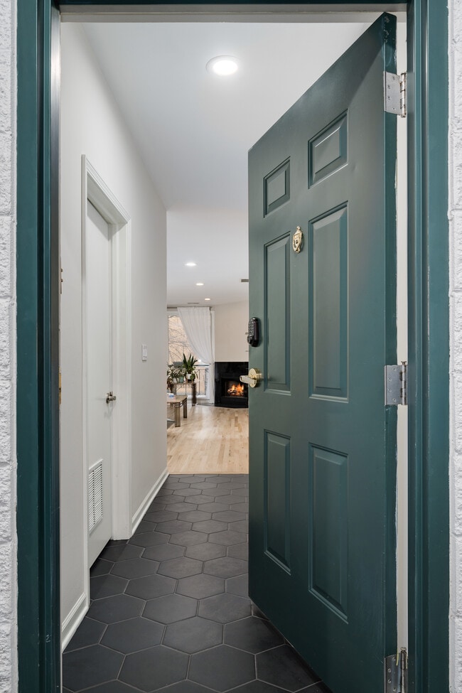 property at 835 W Diversey Pky
