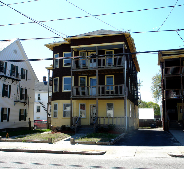 414 Rathbun St in Woonsocket, RI - Foto de edificio