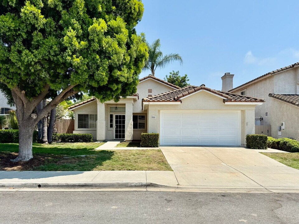 844 Essence Ave in Oceanside, CA - Building Photo