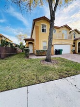 11020 NW 87th Ln in Doral, FL - Building Photo - Building Photo