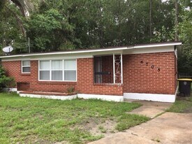 6705 Gaspar Cir E in Jacksonville, FL - Building Photo
