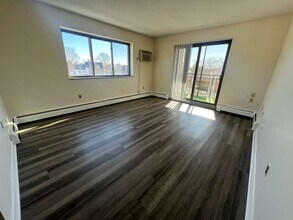 376 Massachusetts Ave, Unit 34 in Arlington, MA - Foto de edificio - Building Photo