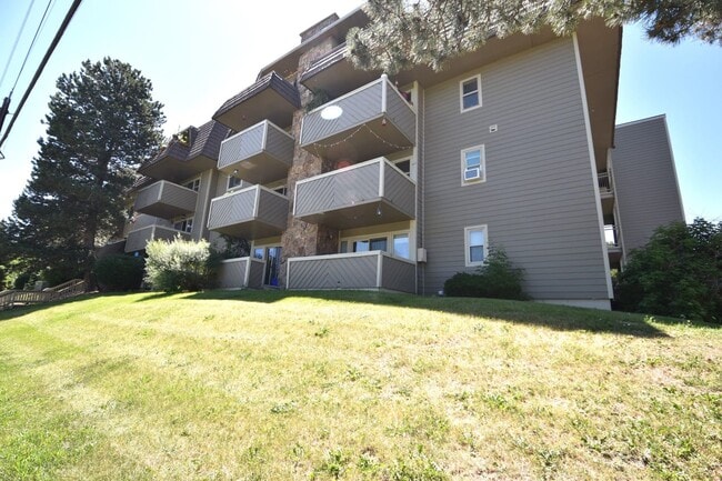 3420 Iris Ave in Boulder, CO - Building Photo - Building Photo