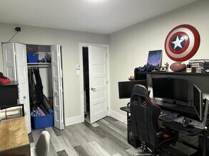 2085 Saint-Timothée Rue in Montréal, QC - Building Photo - Building Photo