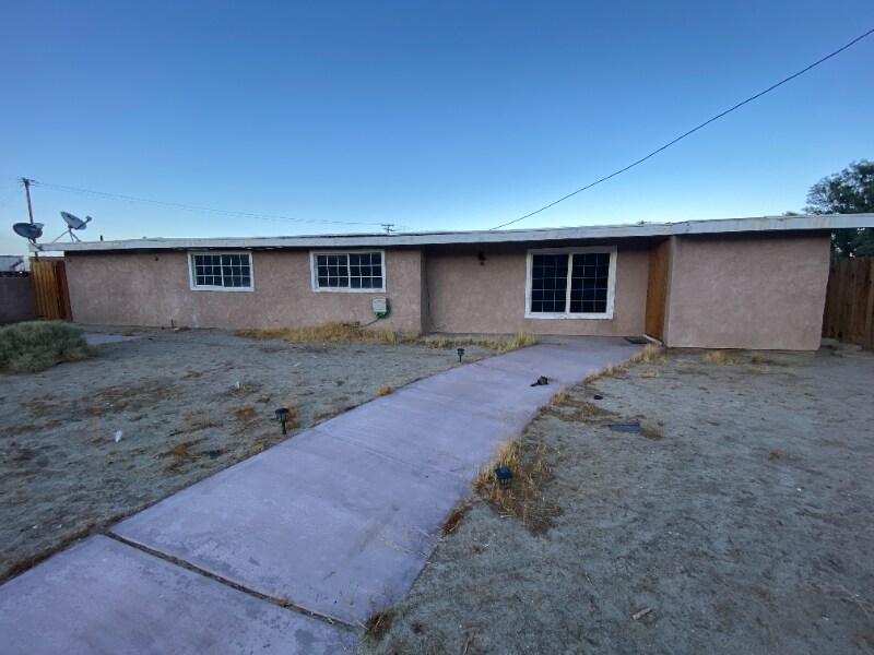 82475 Wingate Ave in Trona, CA - Building Photo