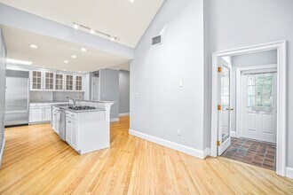 11 Elmwood Ave in Winchester, MA - Building Photo - Building Photo