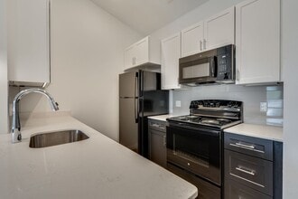 Uptown Square Apartments in Troy, MI - Building Photo - Building Photo