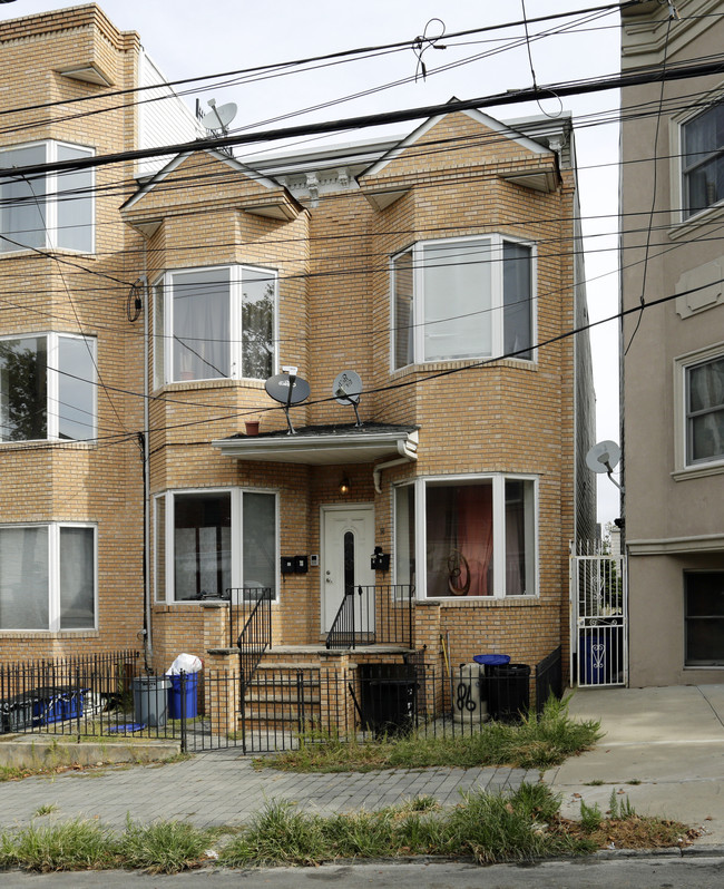 98 LEONARD St in Jersey City, NJ - Building Photo - Building Photo