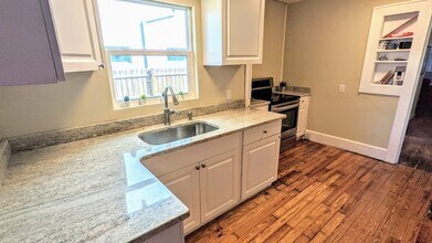 2255 1st Ave N in St. Petersburg, FL - Foto de edificio - Building Photo