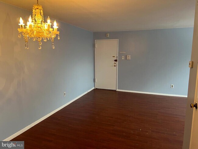 9921 Bustleton Ave in Philadelphia, PA - Building Photo - Building Photo