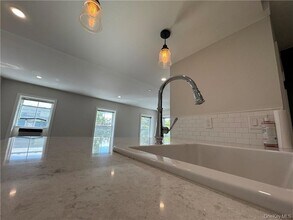 3 Spring St, Unit 1 in Hastings On Hudson, NY - Foto de edificio - Building Photo