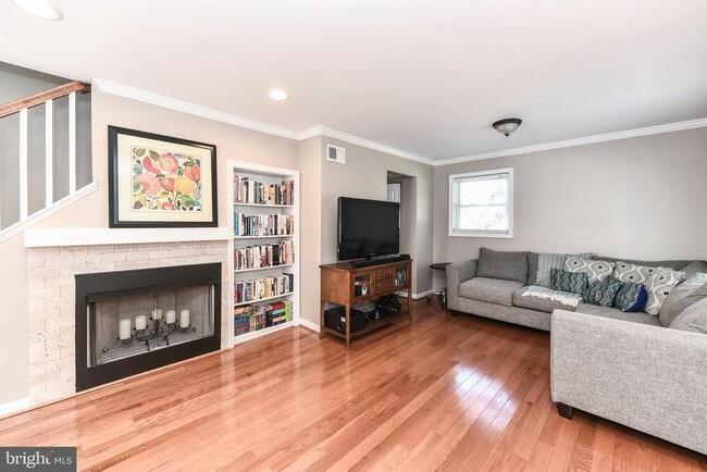 property at 1033 S Edison St
