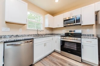 122 Tabor Dr in Warner Robins, GA - Building Photo - Building Photo