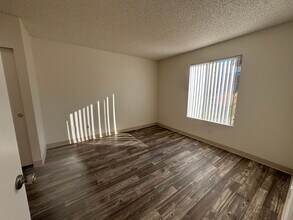 6176 Beadnell Way in San Diego, CA - Building Photo - Building Photo