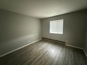 1725 N Farnsworth Ave in Aurora, IL - Building Photo - Building Photo