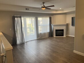 10925 SW Briarwood Pl in Tigard, OR - Building Photo - Building Photo