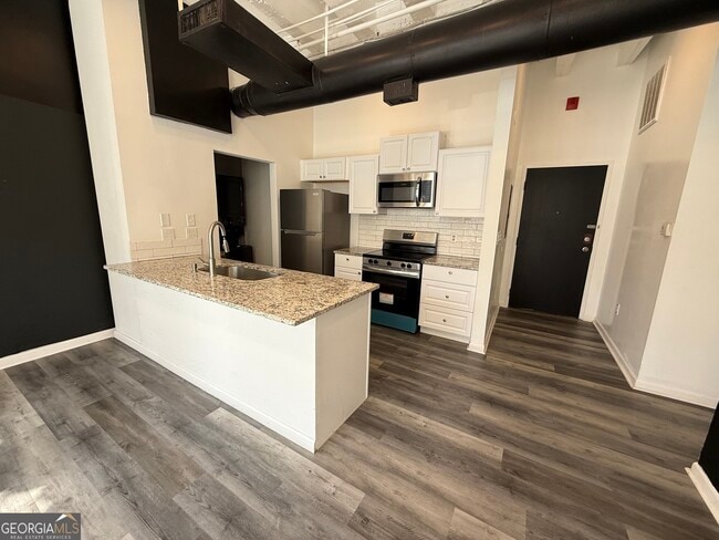 property at 32 Peachtree St NW