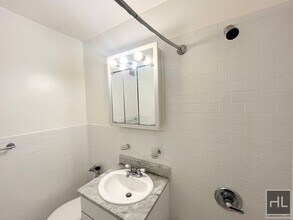 5 AVENUE, Unit 10A in New York, NY - Building Photo - Building Photo